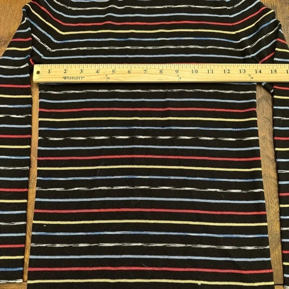 Excellent condition White + Warren crew neck long sleeved top. XS. From Saks. - Picture 4 of 8